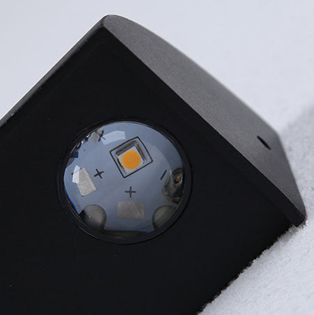 Moderne Einfachheit Wasserdichte Gewölbte Zylindrische Aluminium PC LED Wandleuchte für Außenbereich Patio | Karnz