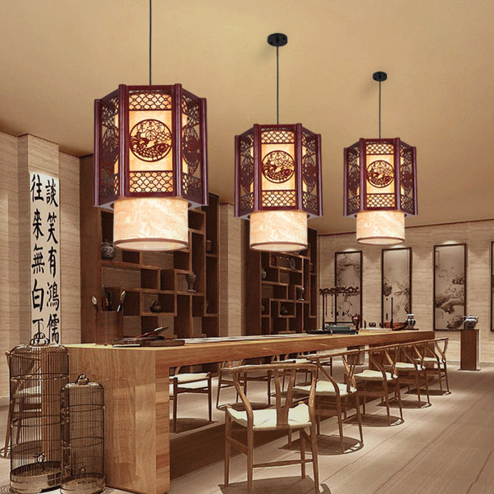 Traditionelle chinesische Zylinderlaterne aus Holz und PVC mit geschnitztem Fischmotiv, 1-flammige Pendelleuchte für das Esszimmer