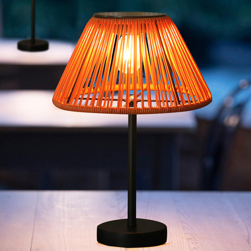 Traditionelle Bauernhaus Wasserfeste Solar Aufladbare Webgummi Rattan Eisen Kegelförmige LED Außen Tischlampe Für Garten | Karnz