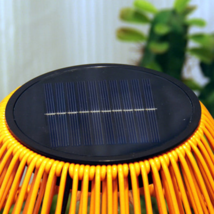 Traditionelle Bauernhaus Wasserfeste Solar Aufladbare Webgummi Rattan Eisen Kegelförmige LED Außen Tischlampe Für Garten | Karnz