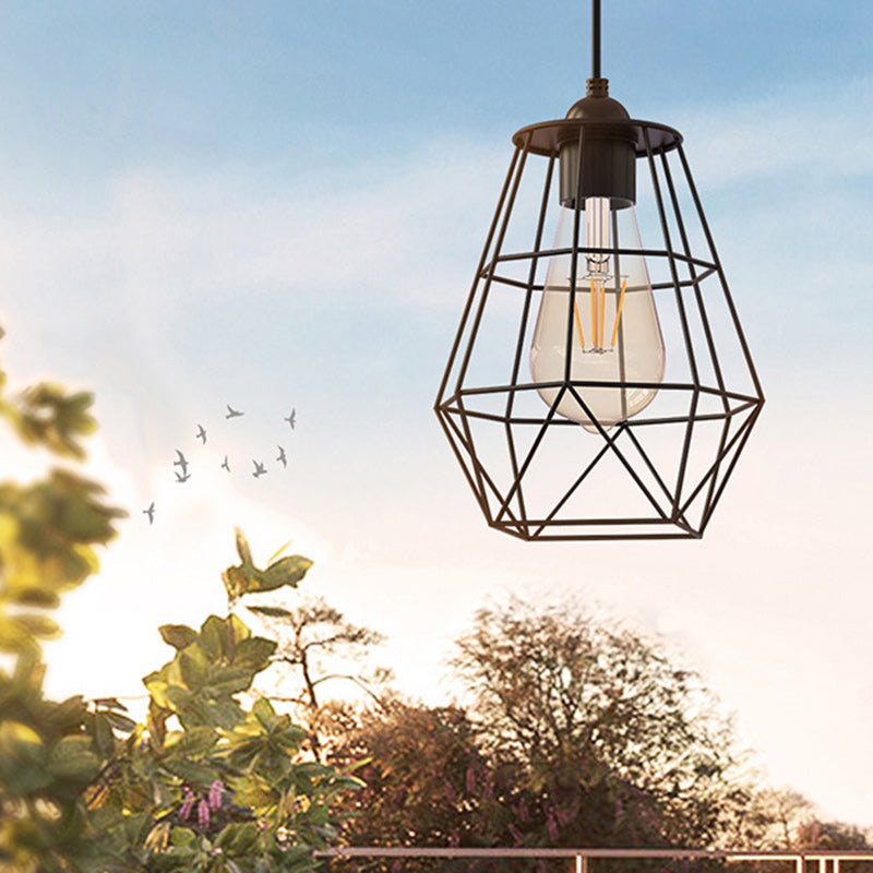 Zeitgenössische industrielle Solar-wasserfeste octagonale Diamantlaterne aus mildem Stahldraht Kunststoff LED Außenpendelleuchte für den Garten | Karnz