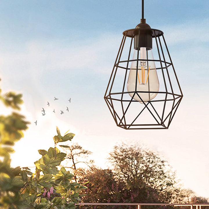 Zeitgenössische industrielle Solar-wasserfeste octagonale Diamantlaterne aus mildem Stahldraht Kunststoff LED Außenpendelleuchte für den Garten | Karnz