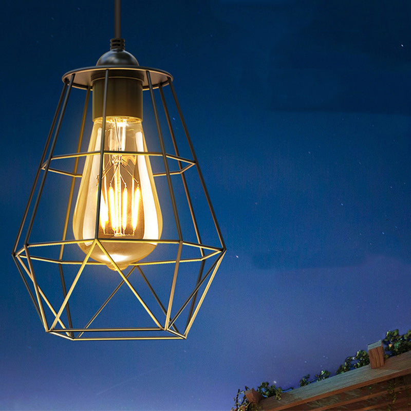 Zeitgenössische industrielle Solar-wasserfeste octagonale Diamantlaterne aus mildem Stahldraht Kunststoff LED Außenpendelleuchte für den Garten | Karnz