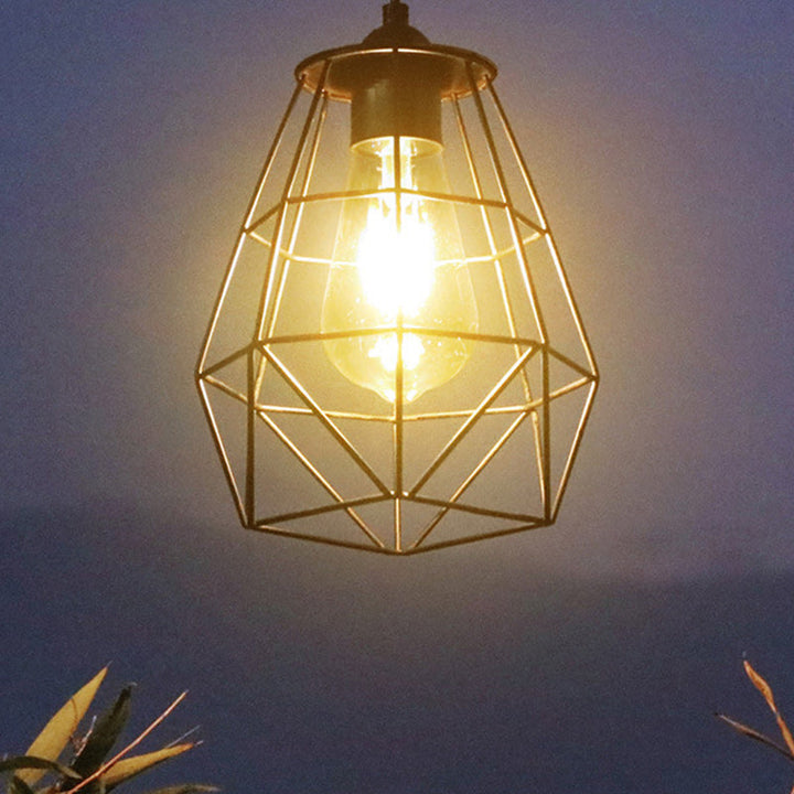 Zeitgenössische industrielle Solar-wasserfeste octagonale Diamantlaterne aus mildem Stahldraht Kunststoff LED Außenpendelleuchte für den Garten | Karnz