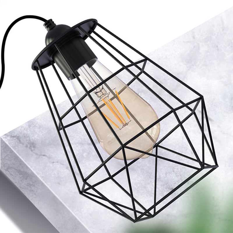 Zeitgenössische industrielle Solar-wasserfeste octagonale Diamantlaterne aus mildem Stahldraht Kunststoff LED Außenpendelleuchte für den Garten | Karnz