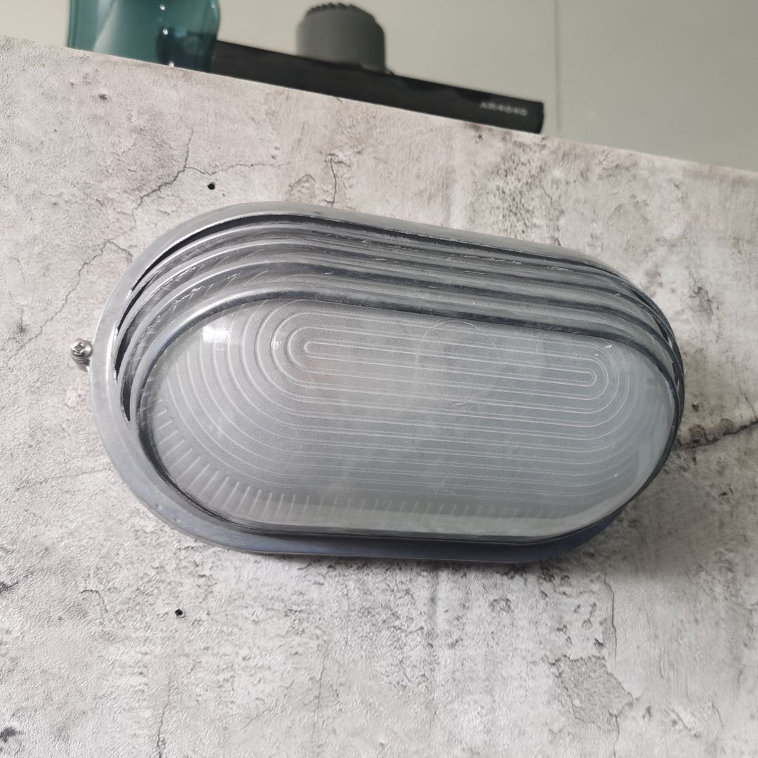 Zeitgenössische Industrie wasserdicht Aluminium Glas satiniert oval gestreift 1-Licht Wand Sconce Lampe für Außenpatio | Karnz