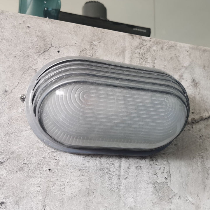 Zeitgenössische Industrie wasserdicht Aluminium Glas satiniert oval gestreift 1-Licht Wand Sconce Lampe für Außenpatio | Karnz
