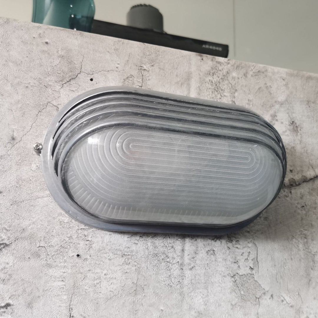 Zeitgenössische Industrie wasserdicht Aluminium Glas satiniert oval gestreift 1-Licht Wand Sconce Lampe für Außenpatio | Karnz