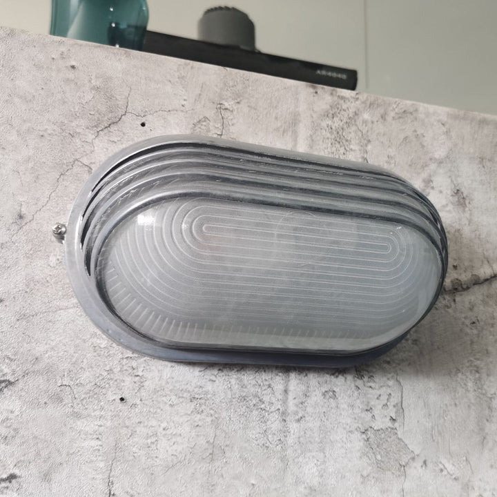 Zeitgenössische Industrie wasserdicht Aluminium Glas satiniert oval gestreift 1-Licht Wand Sconce Lampe für Außenpatio | Karnz