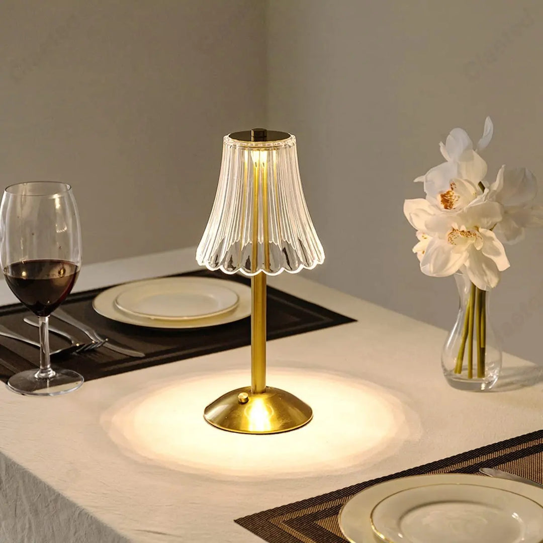 Drahtlose Tischlampe mit Kristalldekor und dimmbarer Beleuchtung - GlamLight | Karnz