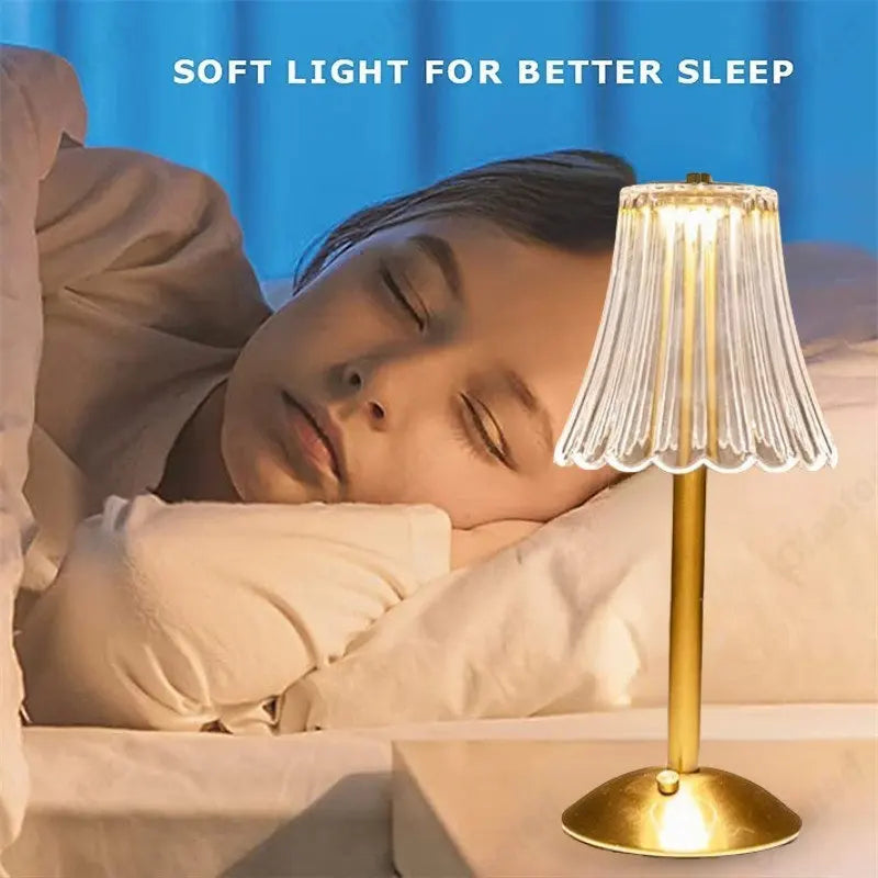 Drahtlose Tischlampe mit Kristalldekor und dimmbarer Beleuchtung - GlamLight | Karnz