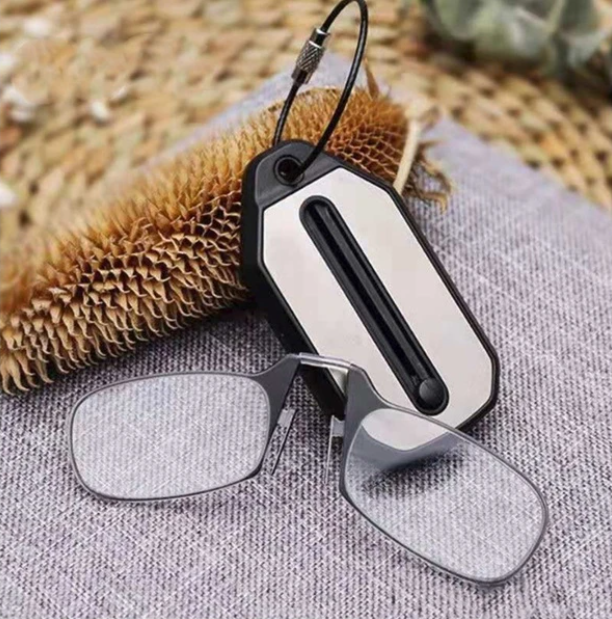 Schlüsselanhänger Lesebrille – Ultradynamische faltbare Lesebrille mit Etui | Karnz