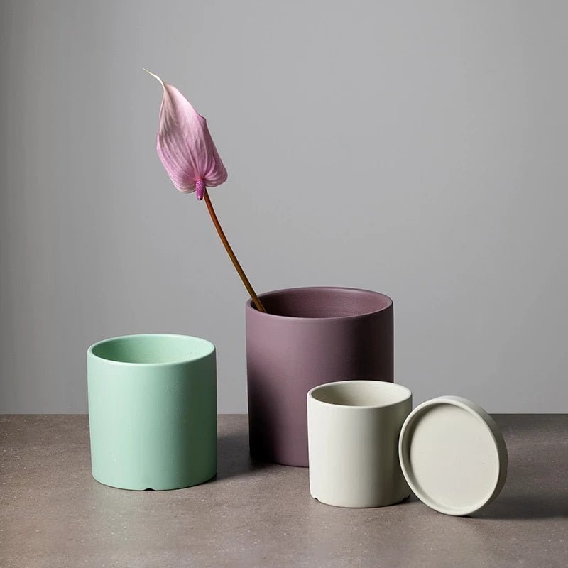 Eleganter Blumentopf aus Keramik mit Untertasse