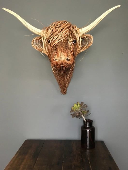 Elegante Kuh-Wandskulptur im Landhausstil