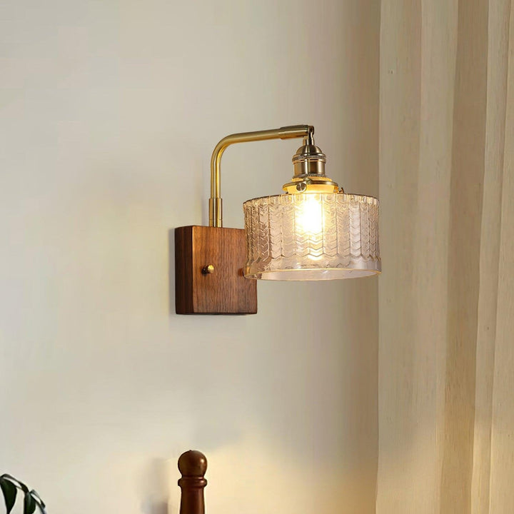 Rustikale grüne Glaswandlampe mit Holzfuß | Karnz
