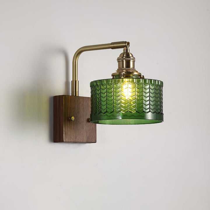 Rustikale grüne Glaswandlampe mit Holzfuß | Karnz