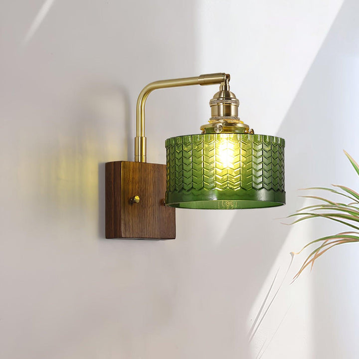 Rustikale grüne Glaswandlampe mit Holzfuß | Karnz