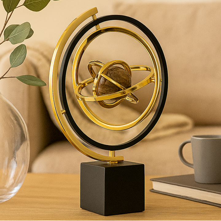 Handgefertigte Skulptur mit Marmorbasis für elegantes Interieurdesign Karnz