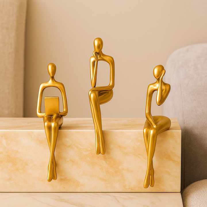 Goldene abstrakte Denkerstatuen in einzigartigen künstlerischen Positionen Karnz