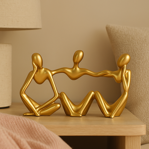 Goldene abstrakte Denkerstatuen in einzigartigen künstlerischen Positionen Karnz