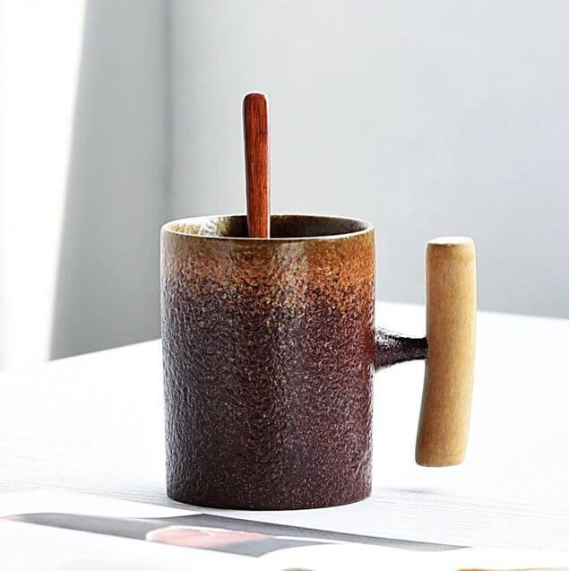 Grobkeramiktasse mit Holzhantel | Karnz