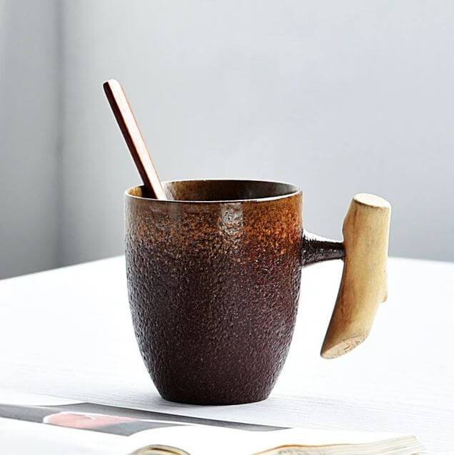 Grobkeramiktasse mit Holzhantel | Karnz