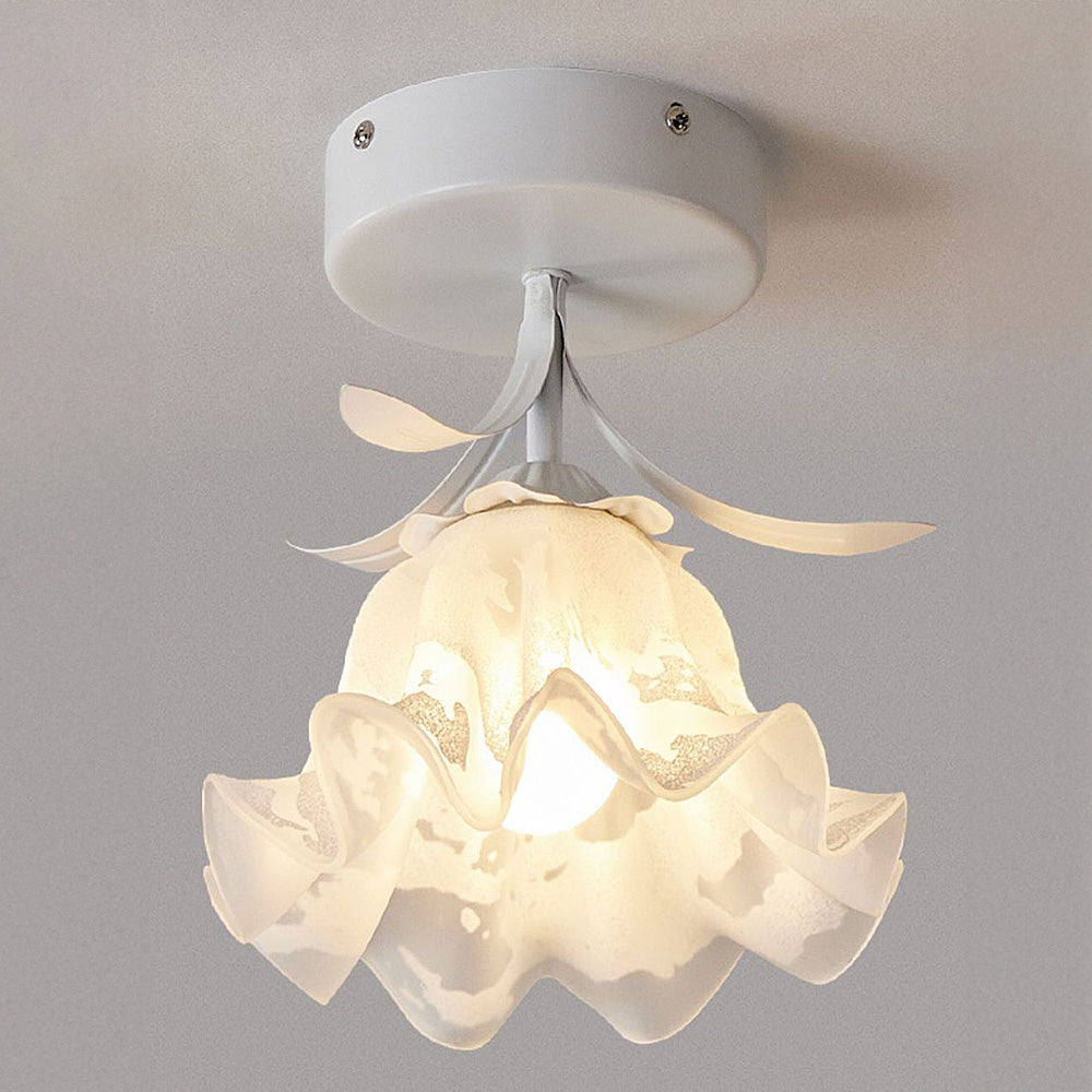 Deckenleuchte mit floralem Glasschirmdesign