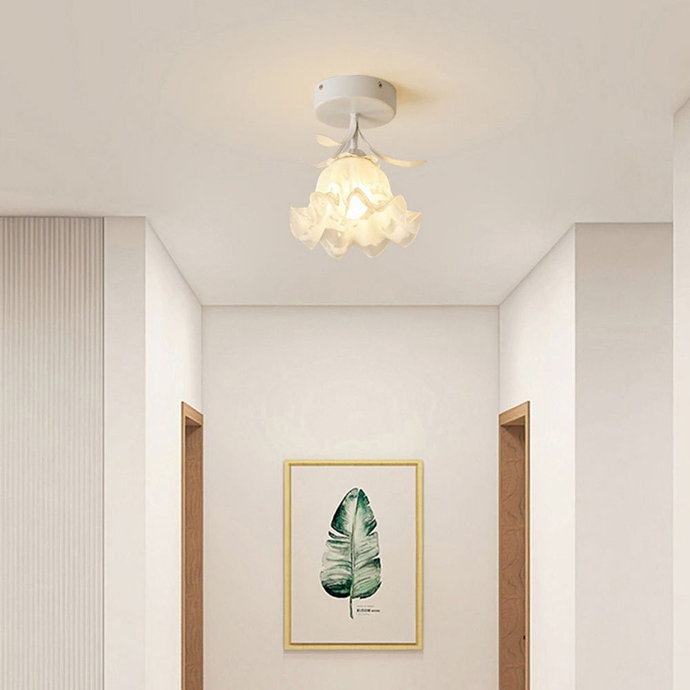 Deckenleuchte mit floralem Glasschirmdesign