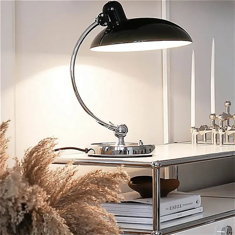 Dänische Tischlampe - Minimalistisches und Funktionales Design | Karnz