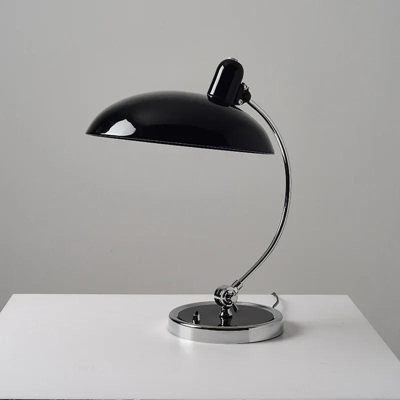 Dänische Tischlampe - Minimalistisches und Funktionales Design | Karnz