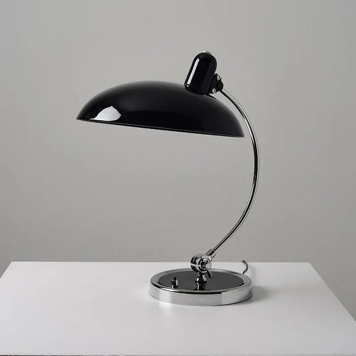 Dänische Tischlampe - Minimalistisches und Funktionales Design | Karnz