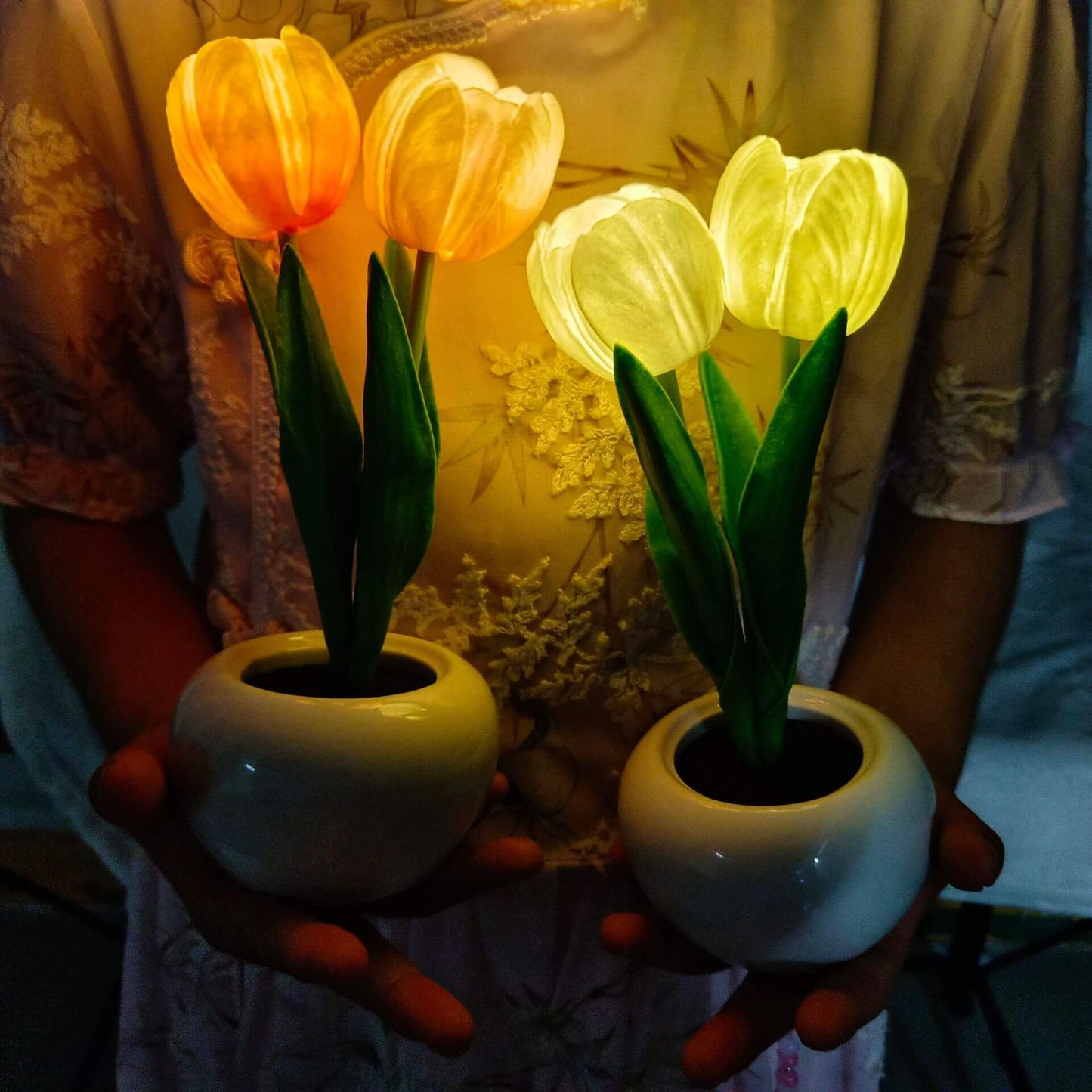Moderne, kreative LED-Tischleuchte in Tulpen-Pfingstrosen-Optik