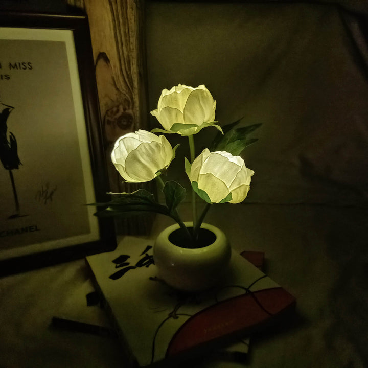 Moderne, kreative LED-Tischleuchte in Tulpen-Pfingstrosen-Optik