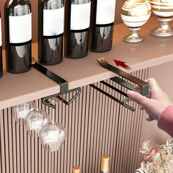 Eleganter Weinglashalter für die Unterbauinstallation