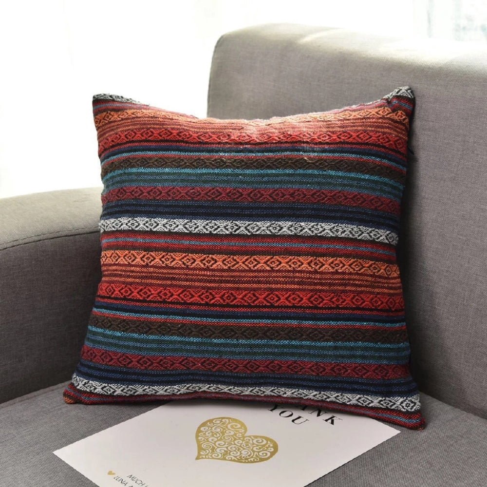Kissenbezug im Ethno-Boho-Stil mit geometrischen Mustern