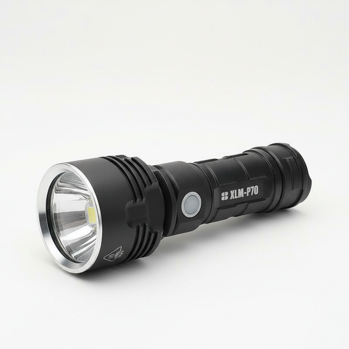 Karnz | MS18 Hochleistungs-LED-Taschenlampe | 100.000 Lumen | 18x Cree XHP70 2.0 LEDs | 2,3 km Reichweite | IP56 Wasserdicht | OLED-Statusdisplay | Inkl. Akku-Pack