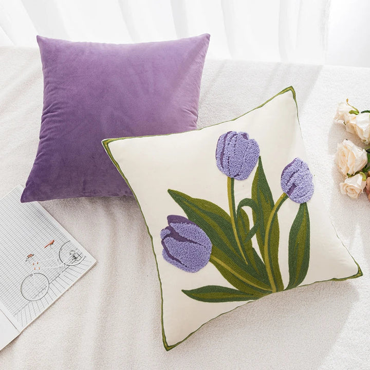 Bestickter Tulpenkissenbezug