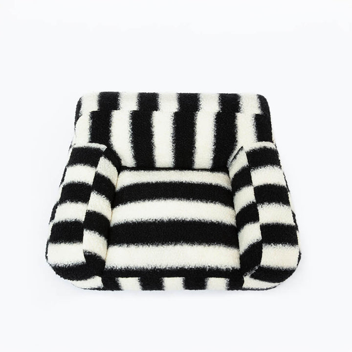 Moderner Faux Lammwoll-Hundesofa mit breiten Armlehnen und abnehmbarem Kissen | Karnz