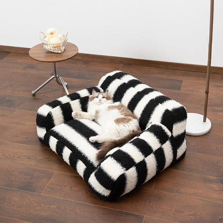 Moderner Faux Lammwoll-Hundesofa mit breiten Armlehnen und abnehmbarem Kissen | Karnz