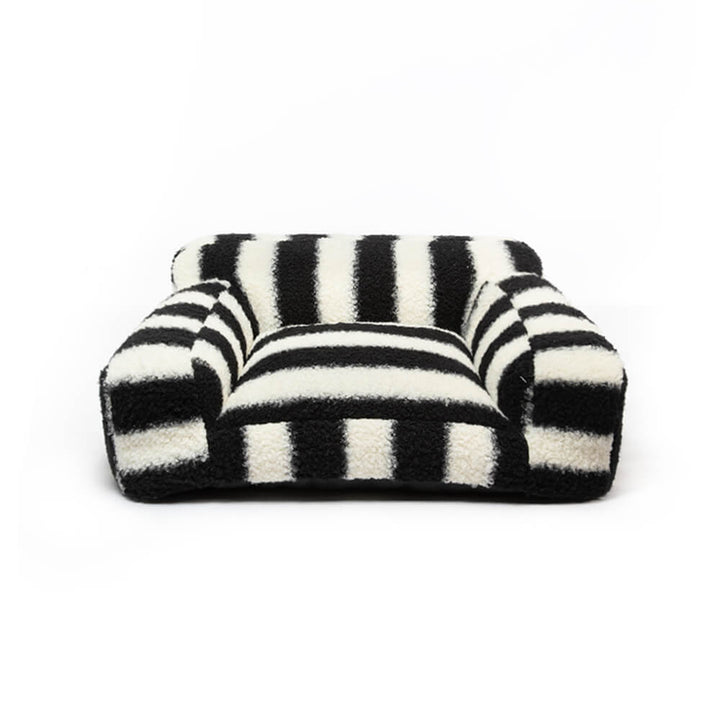 Moderner Faux Lammwoll-Hundesofa mit breiten Armlehnen und abnehmbarem Kissen | Karnz