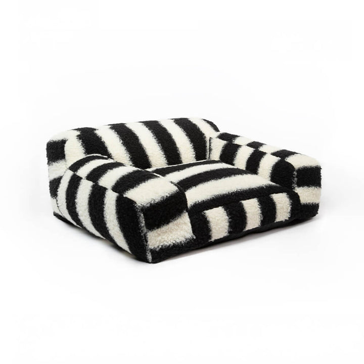 Moderner Faux Lammwoll-Hundesofa mit breiten Armlehnen und abnehmbarem Kissen | Karnz