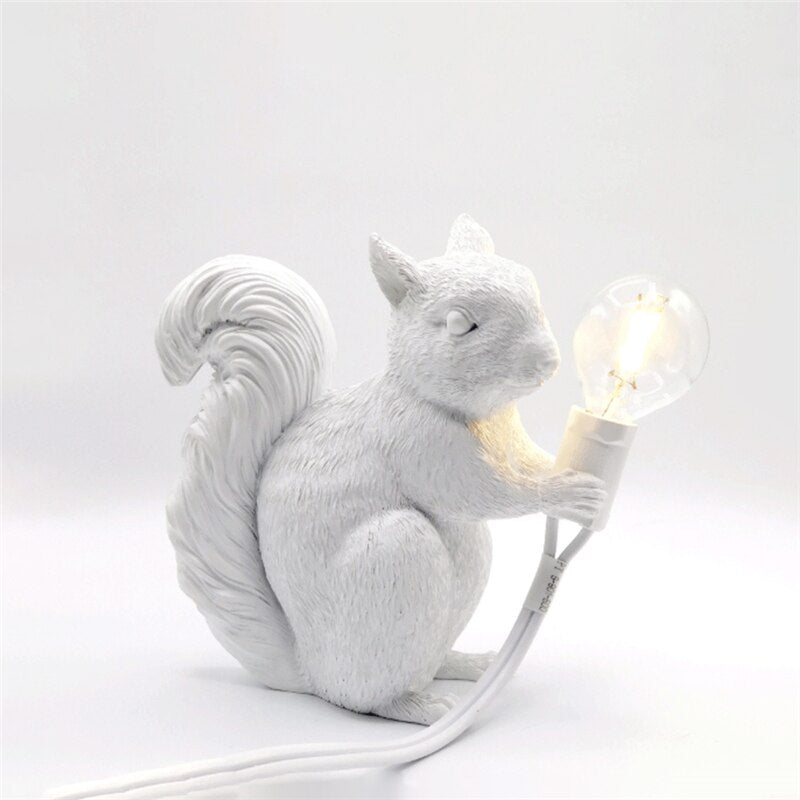 SquirrelBright Tischleuchte im nordischen Eichhörnchen-Design | Designer-Deko | Stimmungslicht mit LED | Perfekt für Zuhause