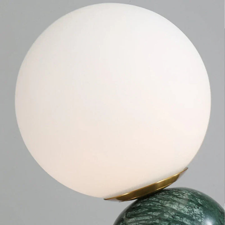 Moderne Marmor Tischlampe mit Rundem Glas, Elegante Wohnraumbeleuchtung | Karnz
