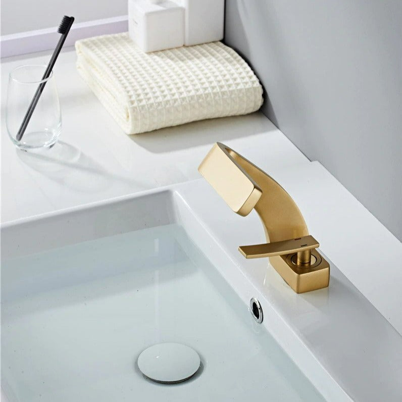 Everest - Moderner Geschwungener Wasserhahn │ Kühnes und Raffiniertes Design | Karnz