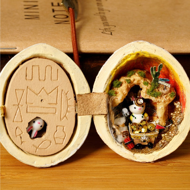 Handgefertigtes Holz Miniatur Walnuss Puppenhaus | Karnz