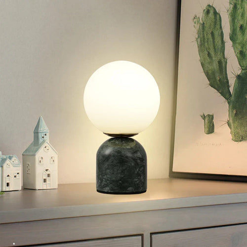 Moderne Marmor Tischlampe mit Rundem Glas, Elegante Wohnraumbeleuchtung | Karnz