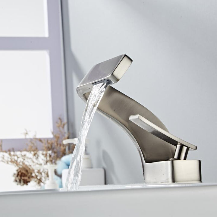Everest – Moderne, geschwungene Armatur │ Kühnes und raffiniertes Design