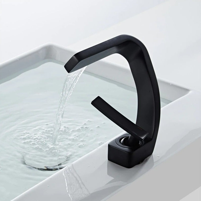 Everest - Moderner Geschwungener Wasserhahn │ Kühnes und Raffiniertes Design | Karnz
