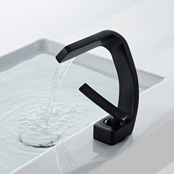 Everest - Moderner Geschwungener Wasserhahn │ Kühnes und Raffiniertes Design | Karnz