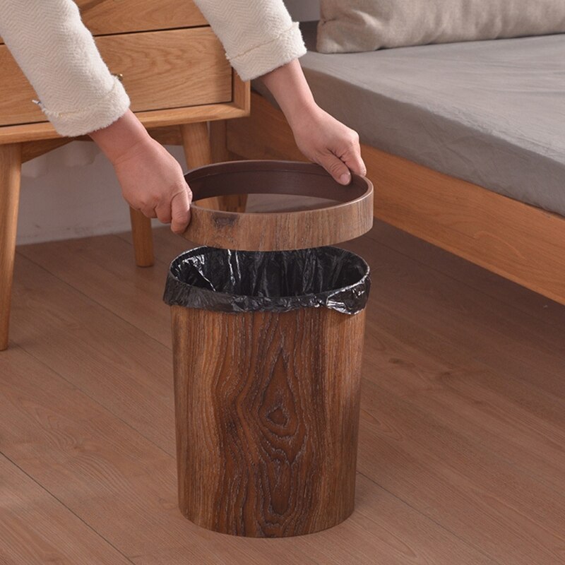 Eleganter Mülleimer im Retro-Stil mit Holzmaserung